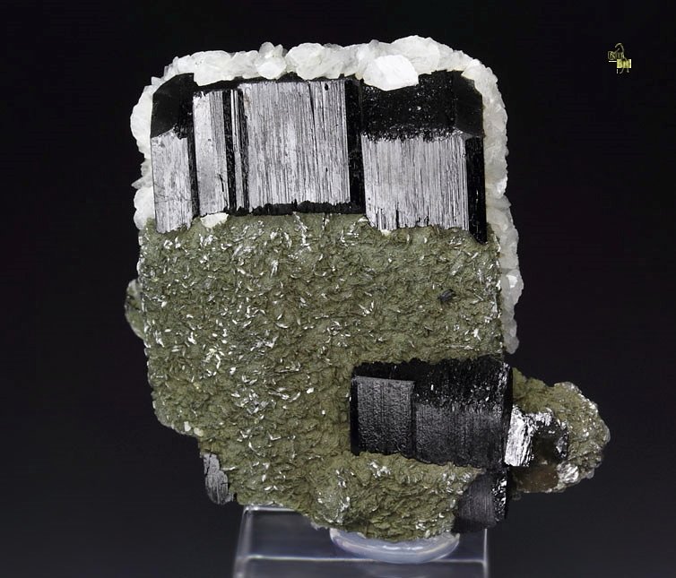 twinned FERBERITE, ARSENOPYRITE, CALCITE, MUSCOVITE 