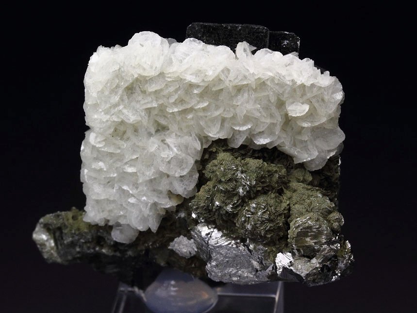 twinned FERBERITE, ARSENOPYRITE, CALCITE, MUSCOVITE 