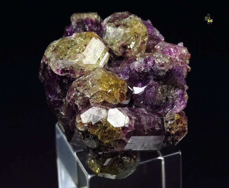 VESUVIANITE var. MANGANOAN