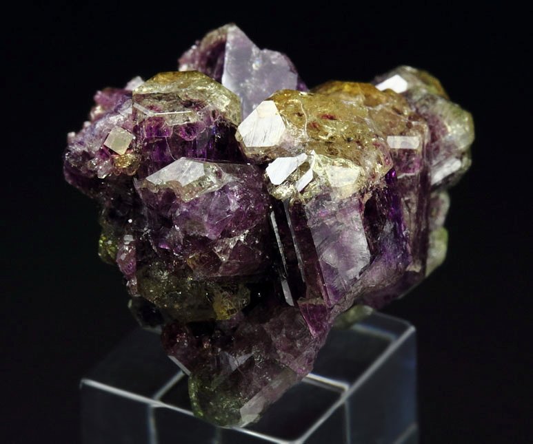 VESUVIANITE var. MANGANOAN