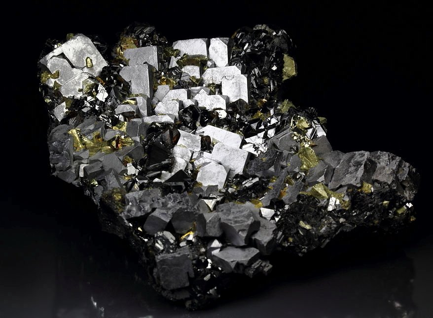 skeletal GALENA, CHALCOPYRITE, SPHALERITE, PYRITE