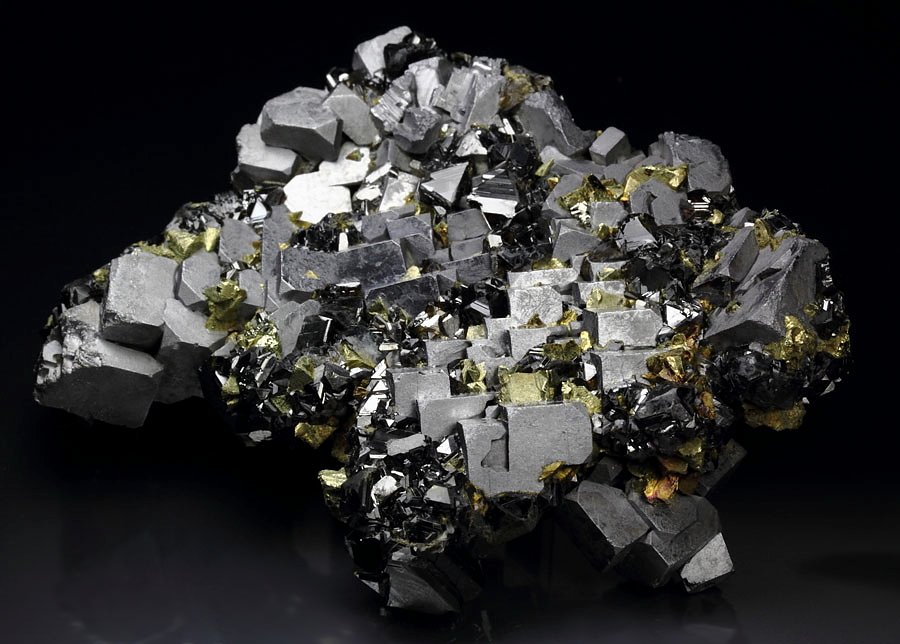 skeletal GALENA, CHALCOPYRITE, SPHALERITE, PYRITE