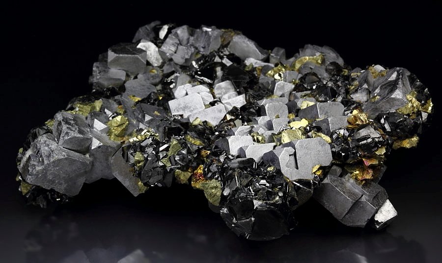 skeletal GALENA, CHALCOPYRITE, SPHALERITE, PYRITE