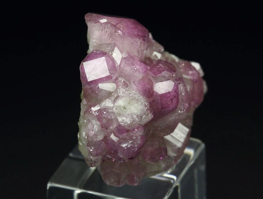 gemmy VESUVIANITE with RASPBERRY CAPS