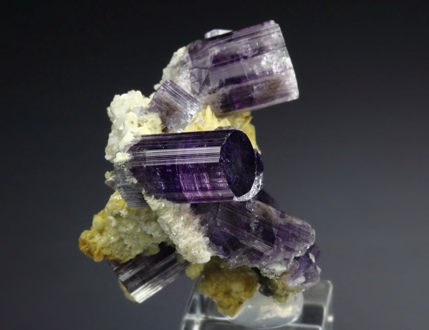 gem FLUORAPATITE bi-terminated, ALBITE