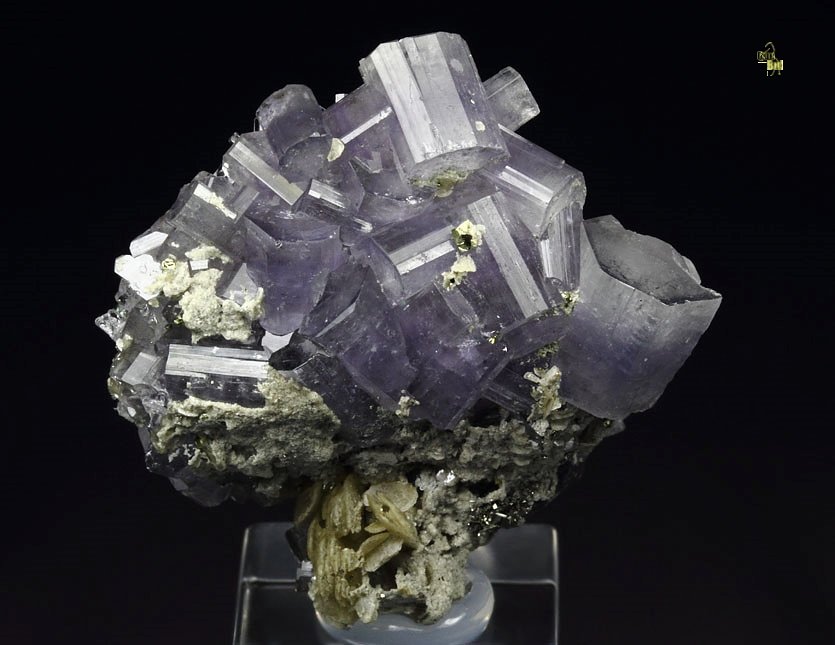 gem FLUORAPATITE, SIDERITE, MUSCOVITE, CHALCOPYRITE