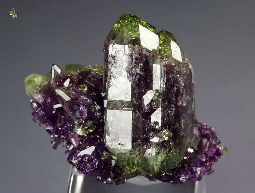 gem VESUVIANITE var. MANGANOAN bi-terminated