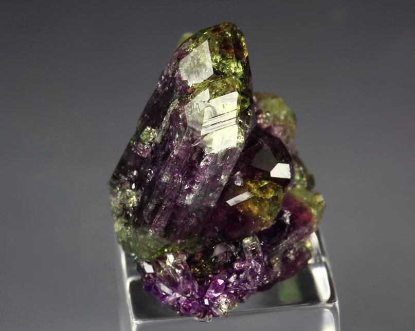 gem VESUVIANITE var. MANGANOAN bi-terminated