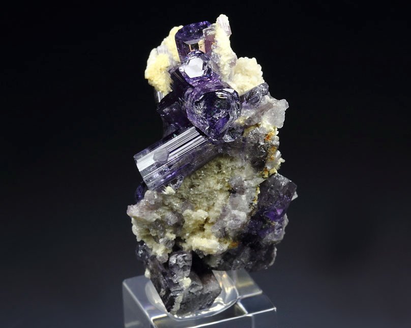 gem FLUORAPATITE, ALBITE