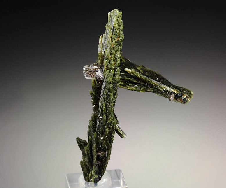 new find - EPIDOTE, AXINITE-Fe