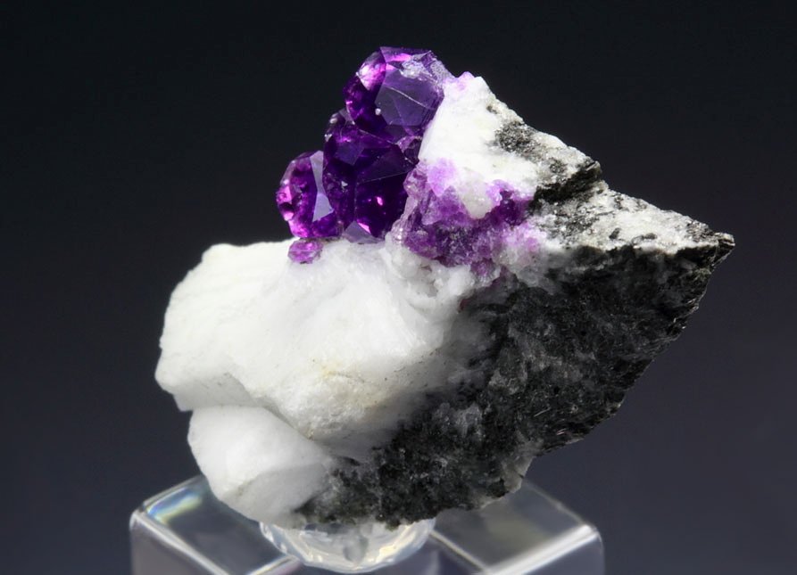 gem SODALITE var. HACKMANITE