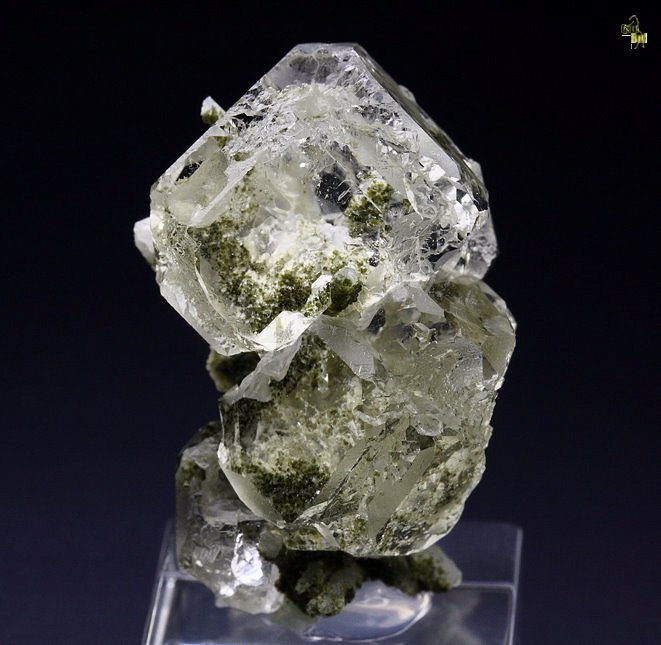 water-clear FLUORITE impaled with QUARTZ