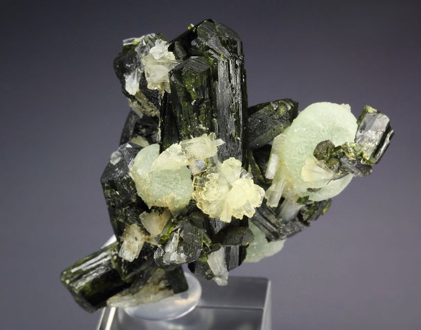 new find - PREHNITE, EPIDOTE, STILBITE