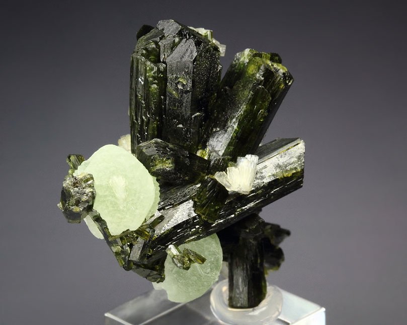 new find - PREHNITE, EPIDOTE, STILBITE