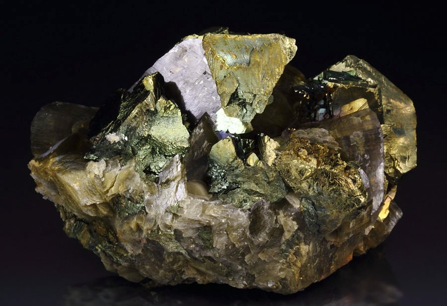 truncated tetrahedral CHALCOPYRITE, SIDERITE