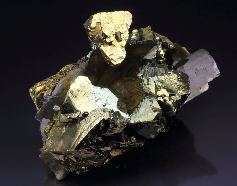 truncated tetrahedral CHALCOPYRITE, SIDERITE