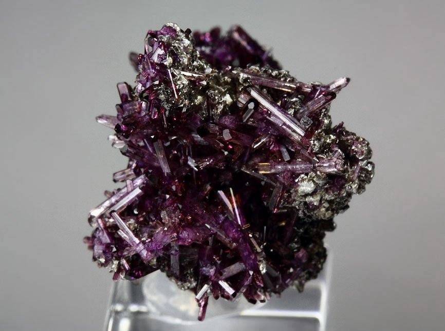 bi-terminated VESUVIANITE var. MANGANOAN, CLINOCHLORE