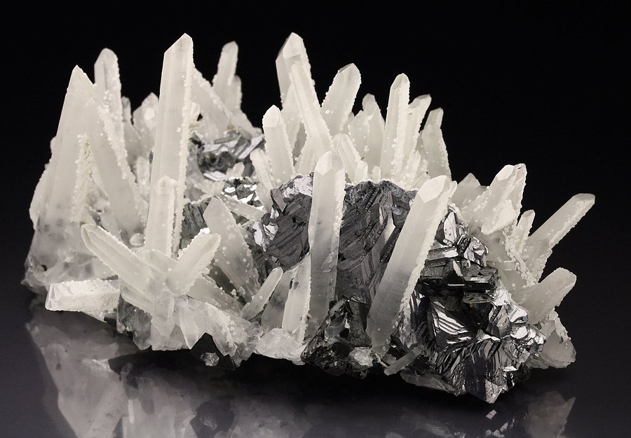 GALENA - SPINEL LAW TWIN, QUARTZ, SPHALERITE, CALCITE