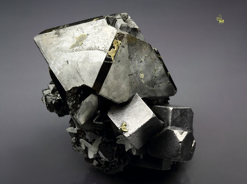 SPHALERITE octahedron, skeletal GALENA, CHALCOPYRITE, QUARTZ - floater