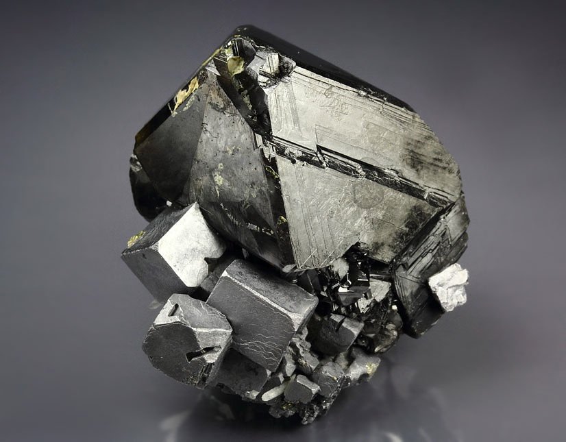 SPHALERITE octahedron, skeletal GALENA, CHALCOPYRITE, QUARTZ - floater