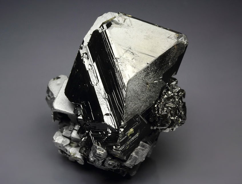 SPHALERITE octahedron, skeletal GALENA, CHALCOPYRITE, QUARTZ - floater