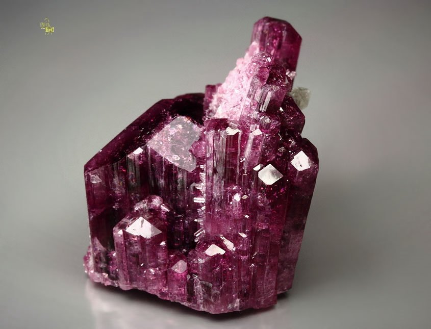 gem TOURMALINE var. ELBAITE, QUARTZ