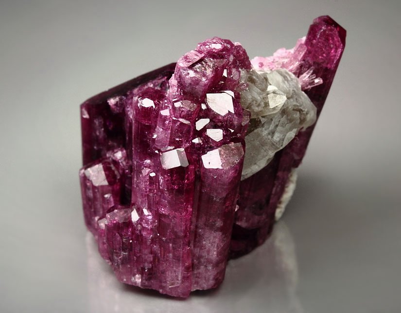 gem TOURMALINE var. ELBAITE, QUARTZ