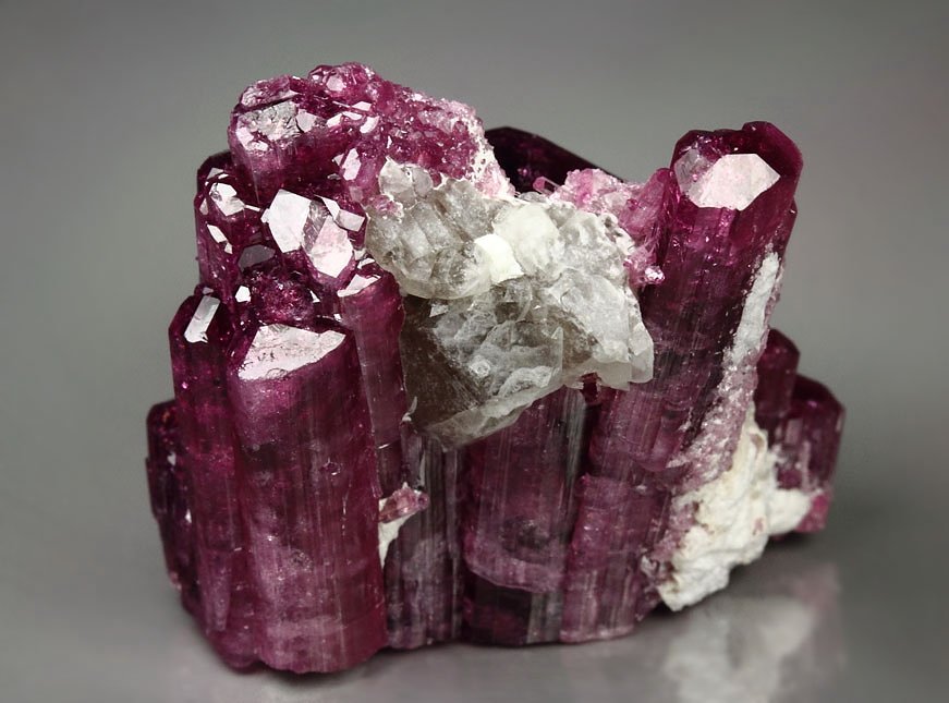 gem TOURMALINE var. ELBAITE, QUARTZ