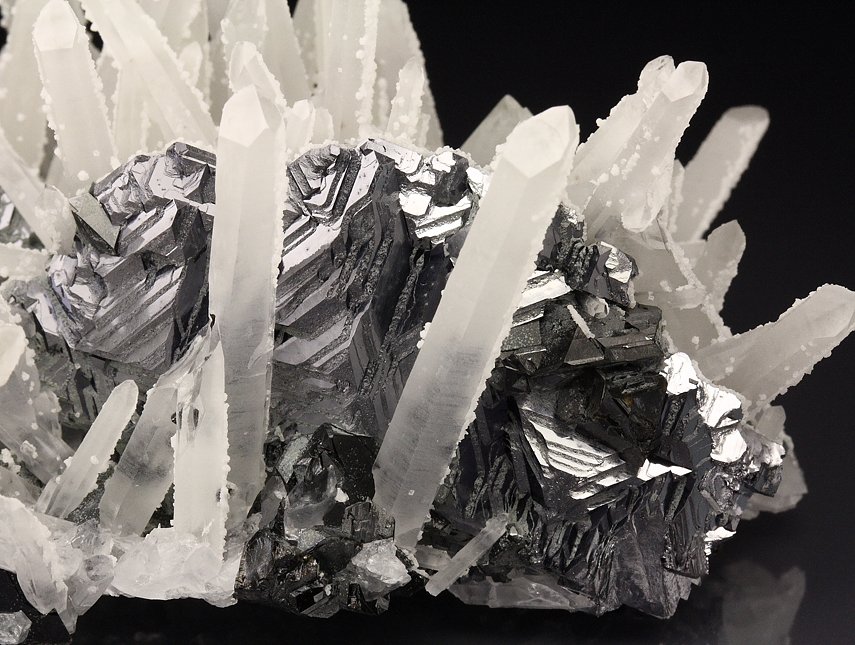 GALENA - SPINEL LAW TWIN, QUARTZ, SPHALERITE, CALCITE