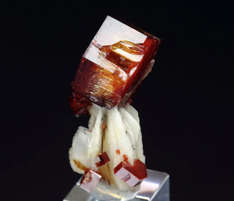 gemmy skeletal VANADINITE, BARYTE