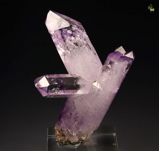 QUARTZ var. AMETHYST with phantoms