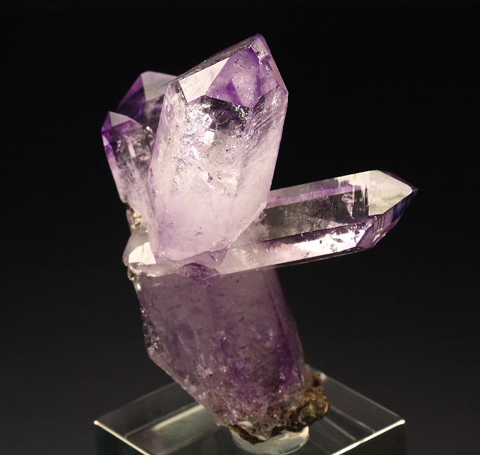 QUARTZ var. AMETHYST with phantoms