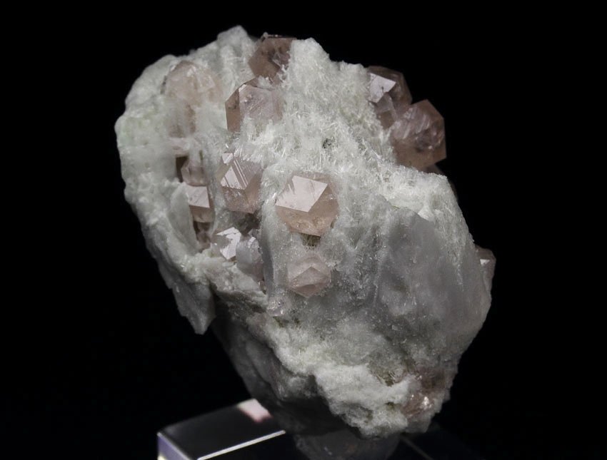 gem GARNET var. GROSSULAR, PECTOLITE