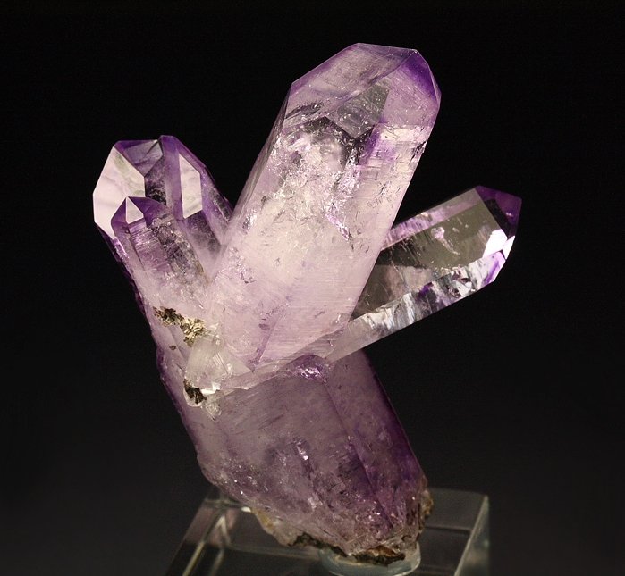 QUARTZ var. AMETHYST with phantoms