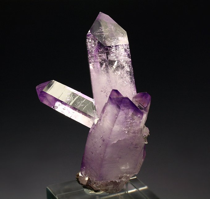 QUARTZ var. AMETHYST with phantoms