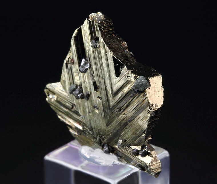 twinned CUBANITE, SPHALERITE 