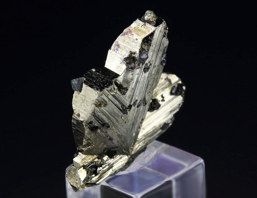 twinned CUBANITE, SPHALERITE 