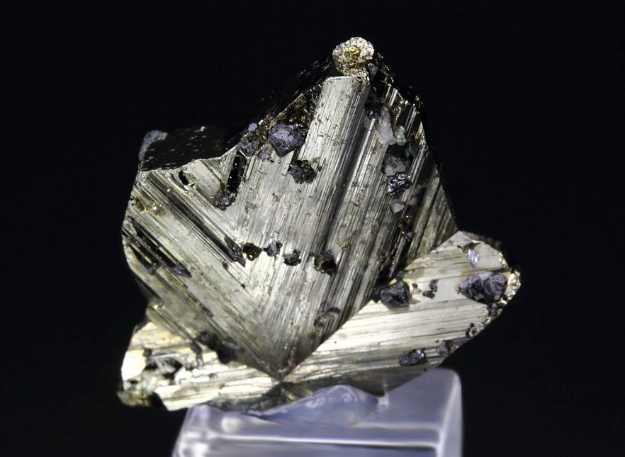 twinned CUBANITE, SPHALERITE 