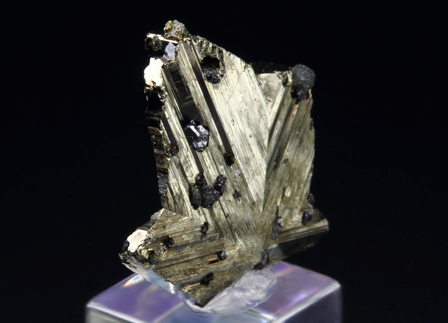 twinned CUBANITE, SPHALERITE 