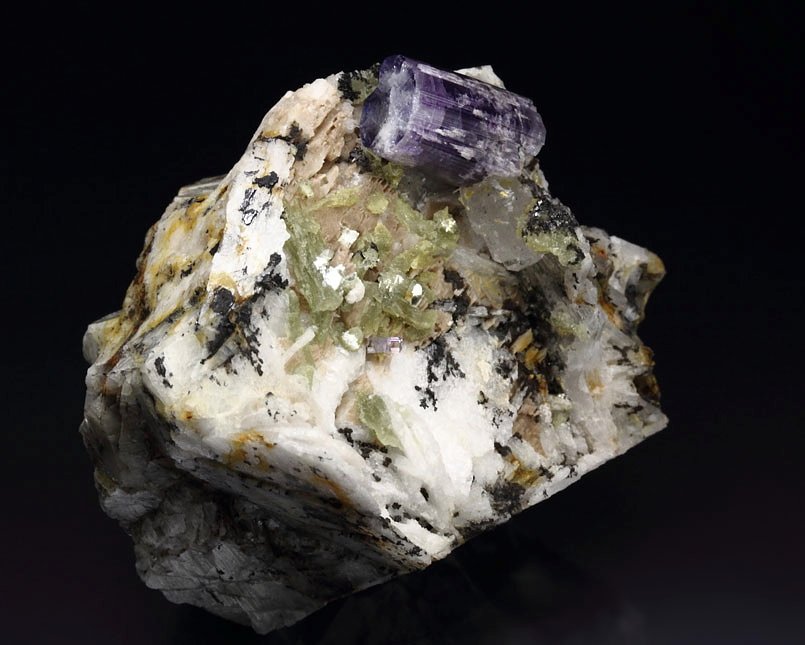 gem FLUORAPATITE, ALBITE, MUSCOVITE