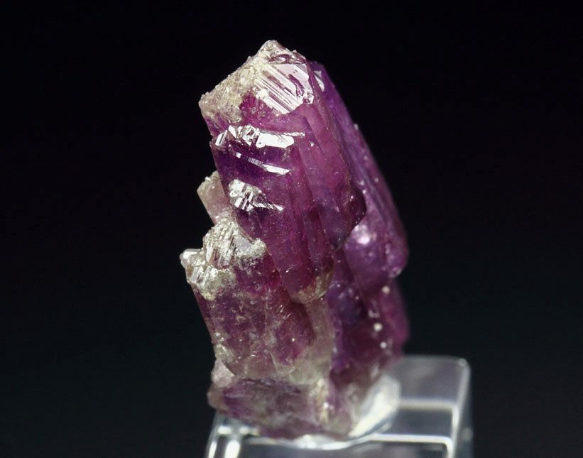 gemmy VESUVIANITE var. MANGANOAN