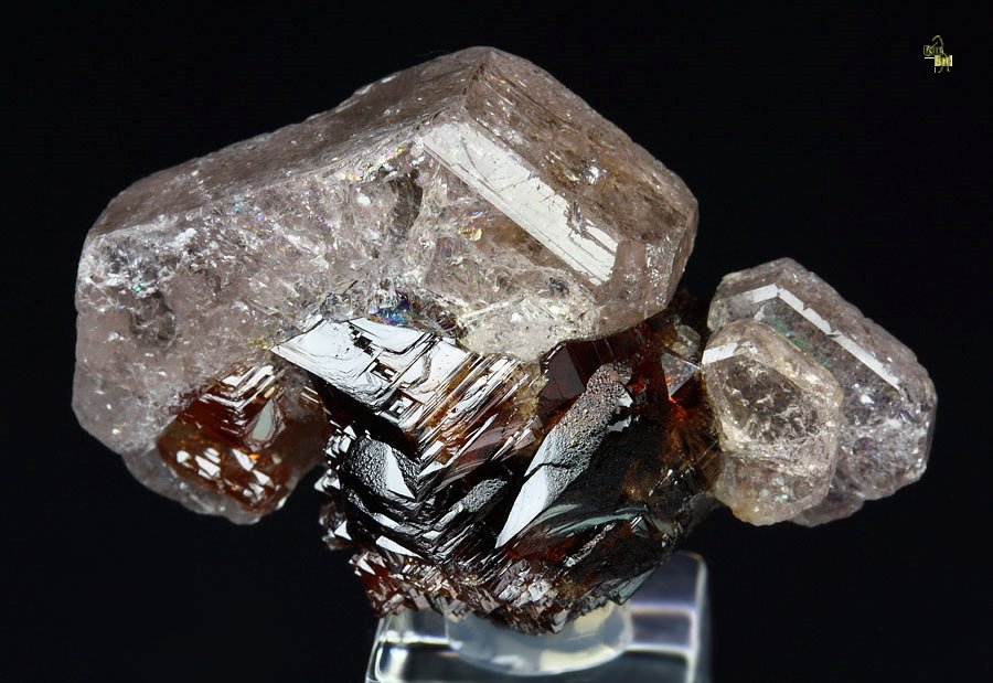 new find - gem pink FLUORAPATITE, GARNET var. SPESSARTINE