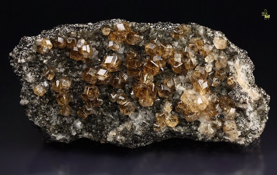 gem GARNET var. GROSSULAR