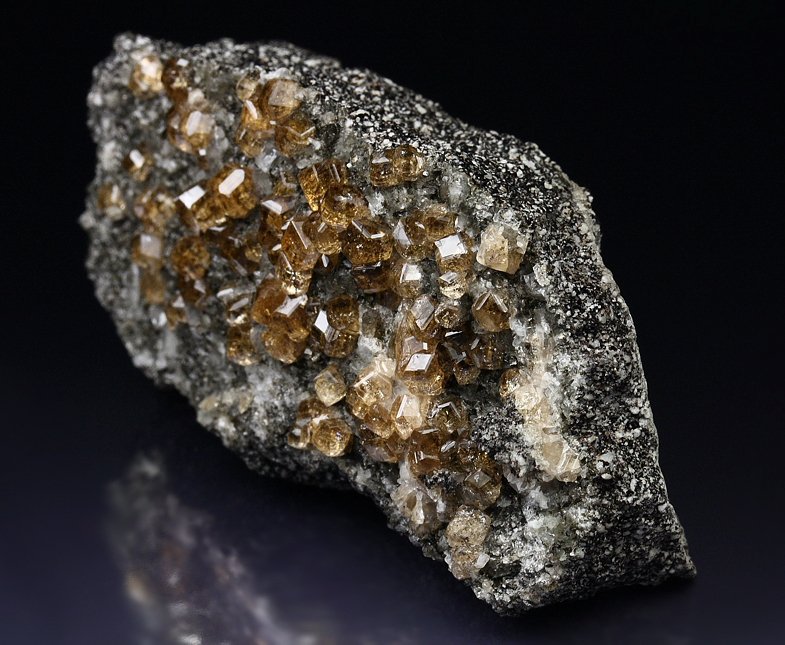 gem GARNET var. GROSSULAR