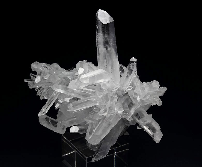 QUARTZ var. JAPAN LAW TWIN, SPHALERITE inclusions