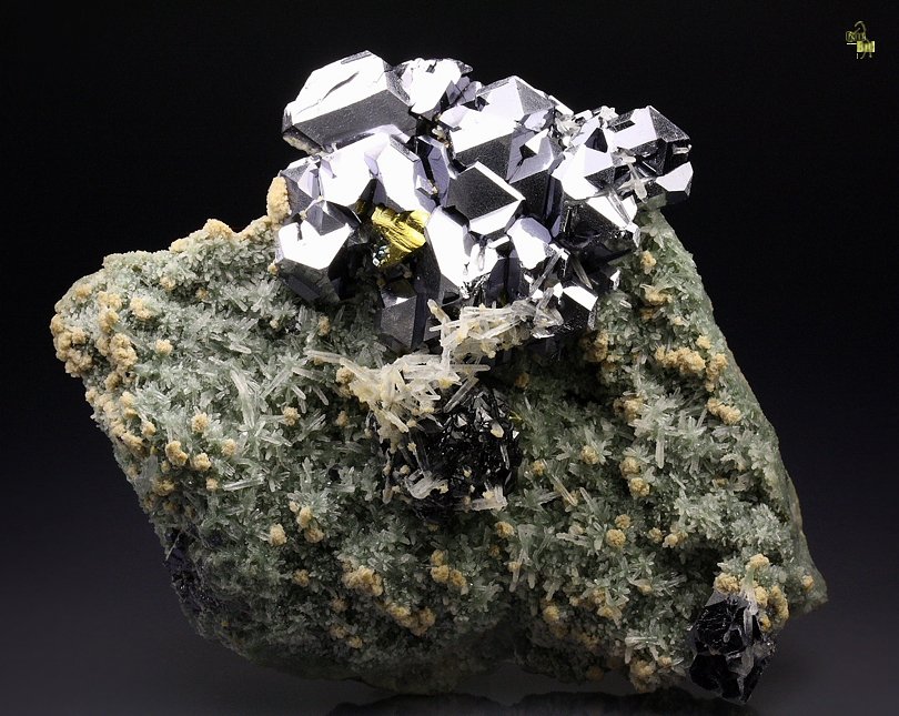 GALENA - SPINEL LAW TWIN, QUARTZ, SPHALERITE, CHALCOPYRITE, PYRITE, CALCITE