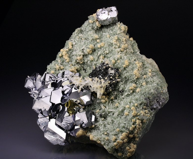 GALENA - SPINEL LAW TWIN, QUARTZ, SPHALERITE, CHALCOPYRITE, PYRITE, CALCITE