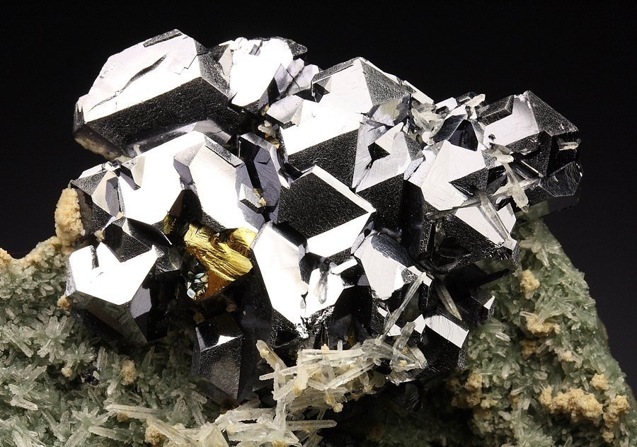 GALENA - SPINEL LAW TWIN, QUARTZ, SPHALERITE, CHALCOPYRITE, PYRITE, CALCITE