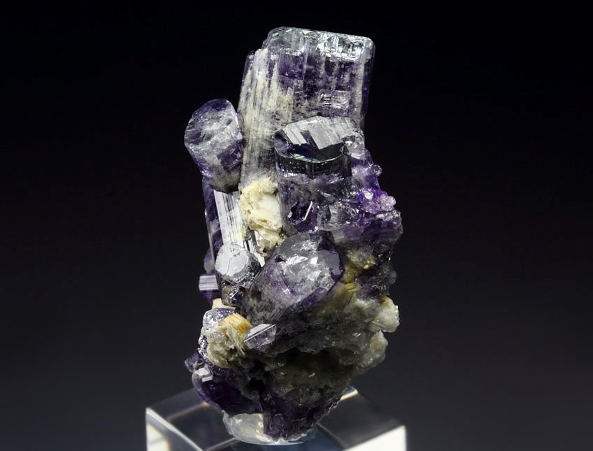 gem FLUORAPATITE, ALBITE