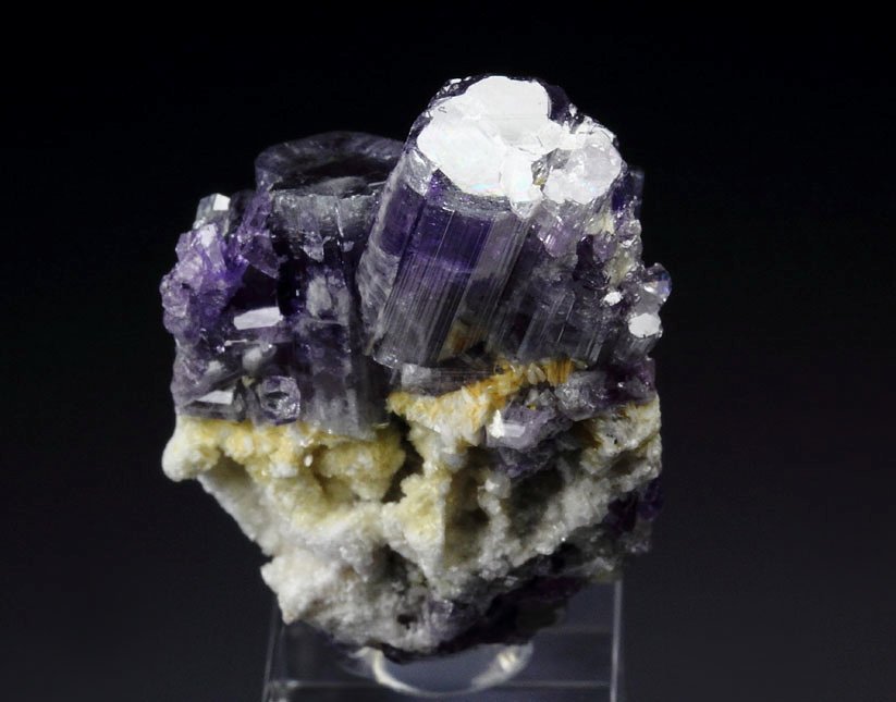 gem FLUORAPATITE, ALBITE